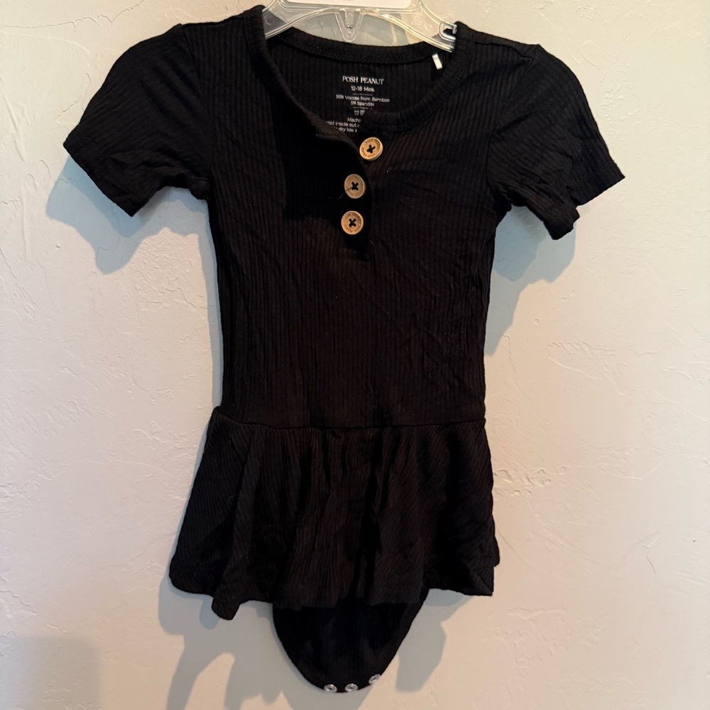 Posh Peanut 12-18mth Black Twirl Body Suit with Wooden Buttons, VGUC